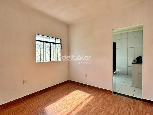Casa com 40m² 1 quarto e 1 banheiro, para alugar, no bairro Minaslândia em Belo Horizonte