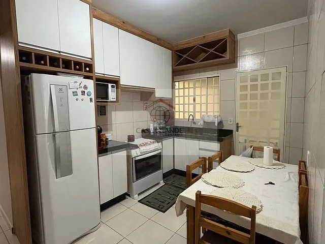 Casa com 150m² 3 quartos e 1 banheiro, à venda, no bairro Roland Garden em Rolândia