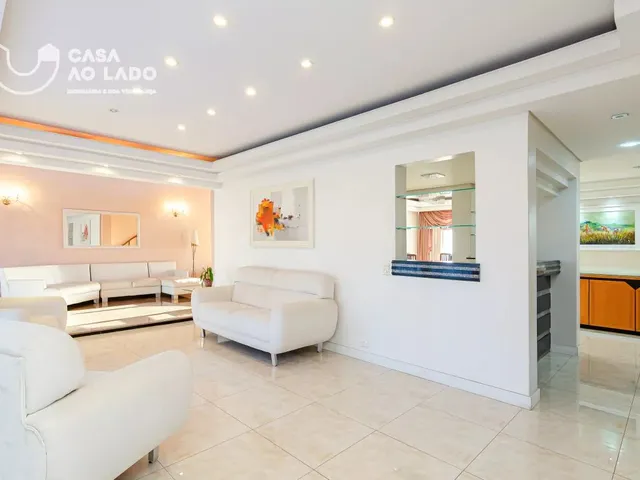 Casa 4 quartos e 12 banheiros, à venda, no bairro Guabirotuba em Curitiba