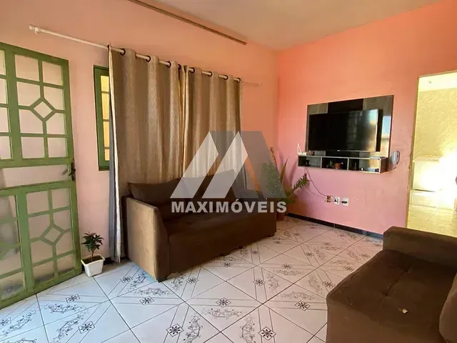 Casa 3 quartos e 2 banheiros, à venda, no bairro São Francisco em Araçuaí