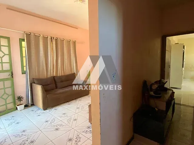 Casa 3 quartos e 2 banheiros, à venda, no bairro São Francisco em Araçuaí