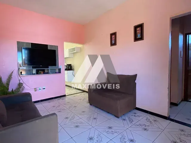Casa 3 quartos e 2 banheiros, à venda, no bairro São Francisco em Araçuaí