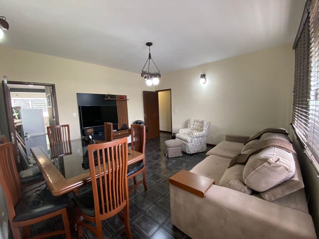 Casa com 240m² 3 quartos e 3 banheiros, à venda, no bairro Vila Valqueire em Rio de Janeiro