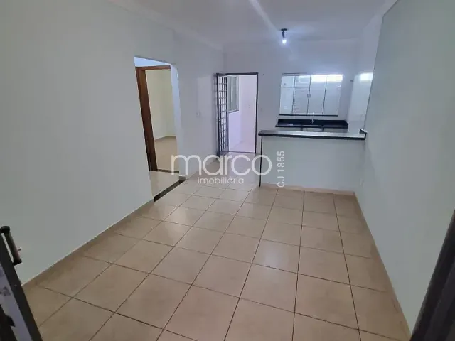 Casa 2 quartos e 1 banheiro, para alugar, no bairro Setor dos Funcionários em Goiânia