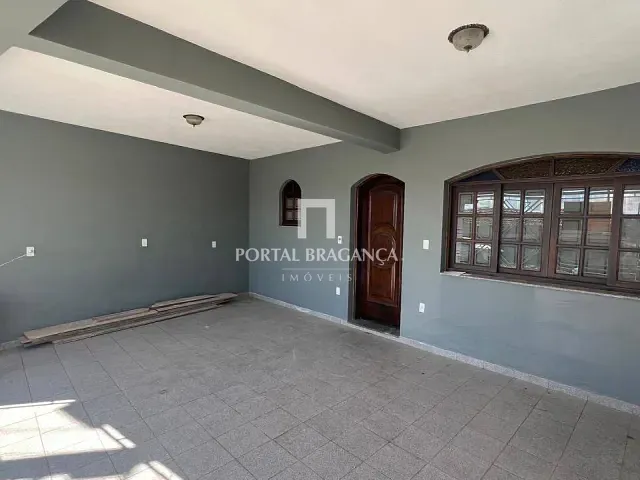 Casa com 200m² 3 quartos e 3 banheiros, à venda, no bairro Matadouro em Bragança Paulista
