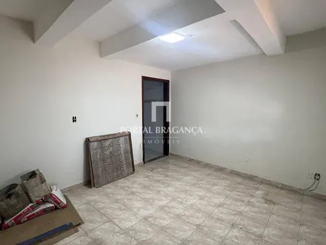 Casa com 200m² 3 quartos e 3 banheiros, à venda, no bairro Matadouro em Bragança Paulista