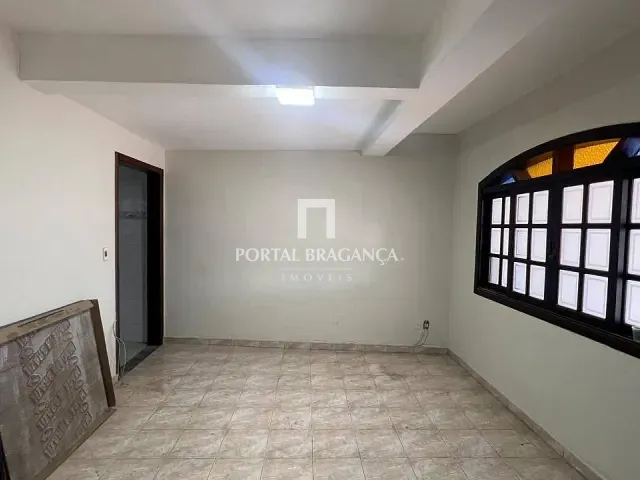 Casa com 200m² 3 quartos e 3 banheiros, à venda, no bairro Matadouro em Bragança Paulista