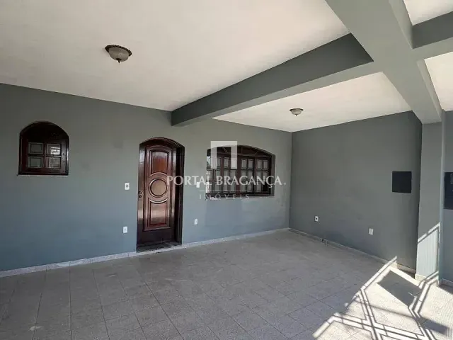 Casa com 200m² 3 quartos e 3 banheiros, à venda, no bairro Matadouro em Bragança Paulista