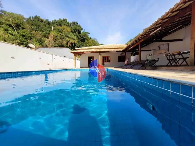 Casa com 400m² 3 quartos e 4 banheiros, à venda, no bairro Santa Dalila (Suruí) em Magé