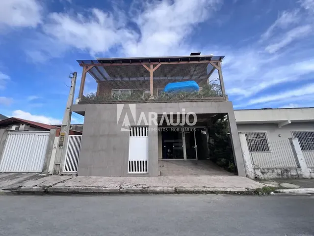 Casa com 200m² 6 quartos e 5 banheiros, à venda, no bairro Cidade Nova em Itajaí