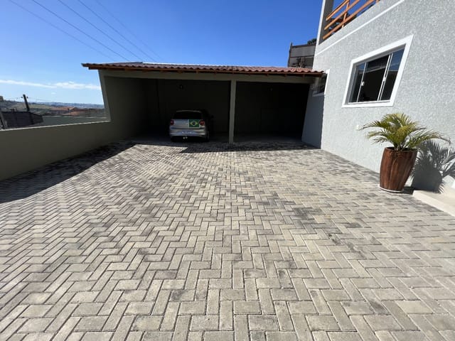 Casa 4 quartos e 4 banheiros, à venda, no bairro Uvaranas em Ponta Grossa