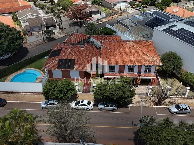 Casa com 390m², à venda, no bairro Jardim São Pedro em Apucarana