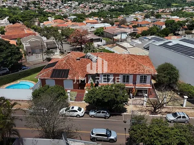 Casa com 390m², à venda, no bairro Jardim São Pedro em Apucarana