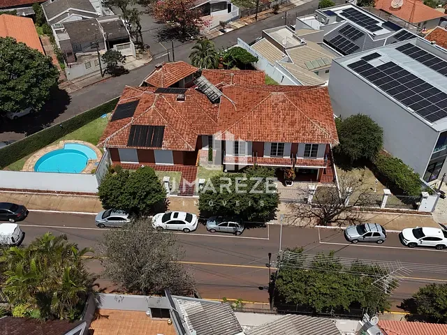 Casa com 390m², à venda, no bairro Jardim São Pedro em Apucarana