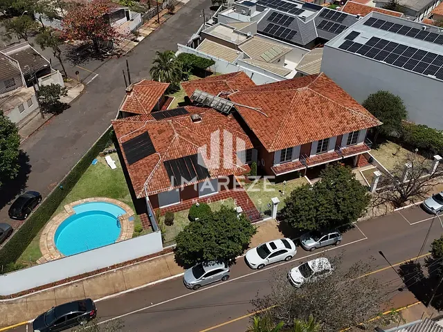 Casa com 390m², à venda, no bairro Jardim São Pedro em Apucarana