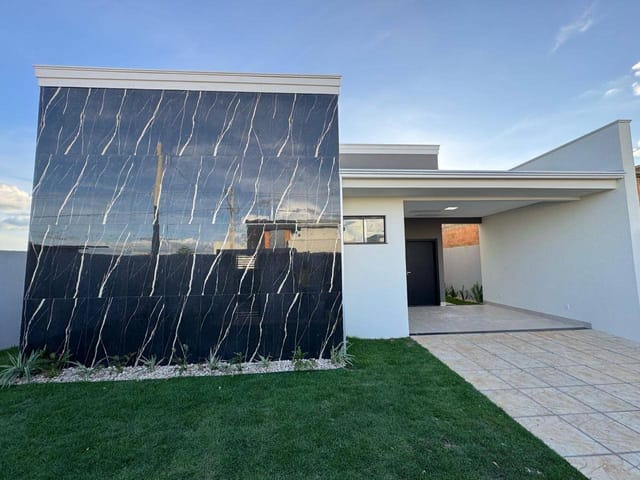 Casa com 300m² 3 quartos e 2 banheiros, à venda, no bairro Loteamento Quatro Estações Boulevard em Sinop
