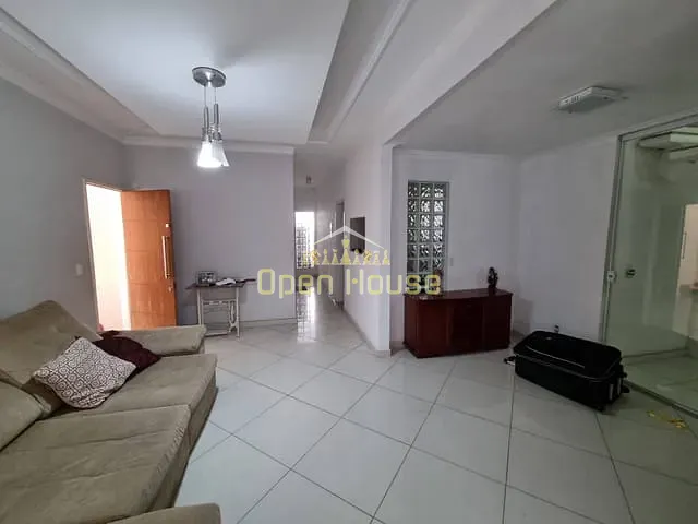 Casa 5 quartos e 3 banheiros, à venda, no bairro Jardim Veneza em Volta Redonda
