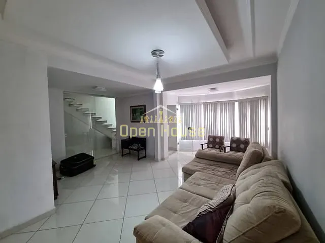Casa 5 quartos e 3 banheiros, à venda, no bairro Jardim Veneza em Volta Redonda