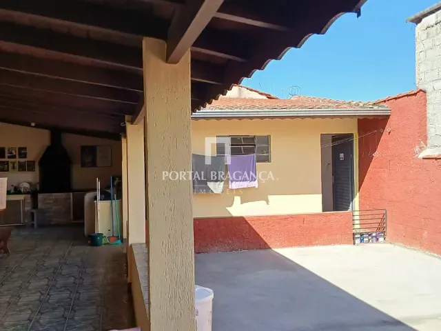 Casa 3 quartos e 2 banheiros, à venda, no bairro Residencial Hípica Jaguari em Bragança Paulista