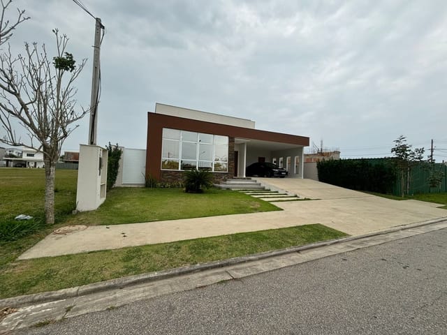 Casa com 465m² 3 quartos e 4 banheiros, à venda, no bairro Loteamento Extensao Do Serrama em Rio das Ostras