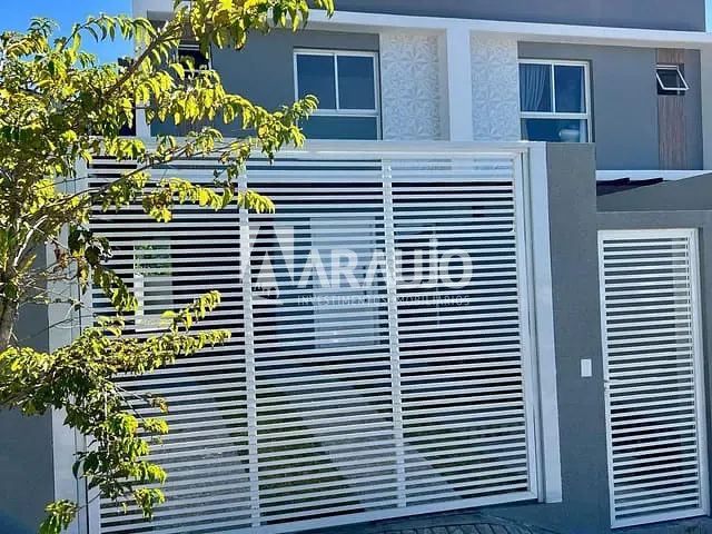 Sobrado com 159m² 3 quartos e 2 banheiros, à venda, no bairro Espinheiros em Itajaí