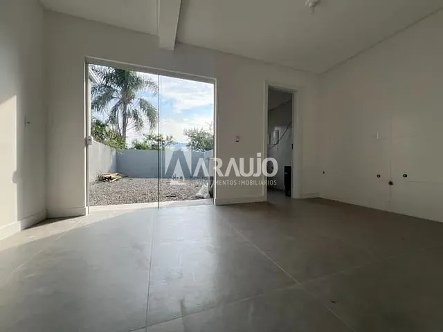 Casa com 159m² 3 quartos e 2 banheiros, à venda, no bairro Espinheiros em Itajaí