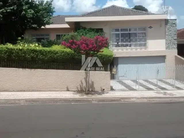 Casa com 632m² 3 quartos e 3 banheiros, à venda, no bairro Uvaranas em Ponta Grossa