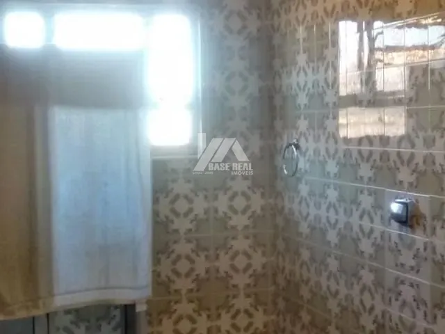 Casa com 632m² 3 quartos e 3 banheiros, à venda, no bairro Uvaranas em Ponta Grossa