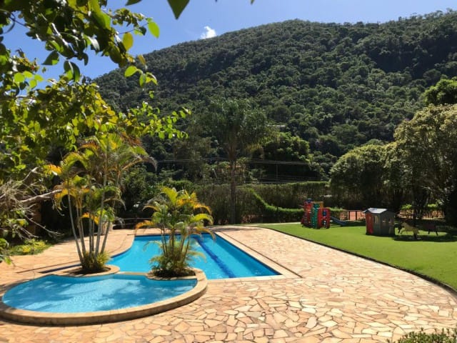 Casa com 2923m², à venda, no bairro Cuiabá em Petrópolis
