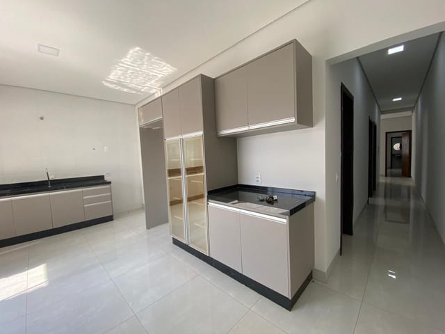 Casa com 178m² 3 quartos e 2 banheiros, à venda, no bairro Loteamento Residencial San Martini em Sinop