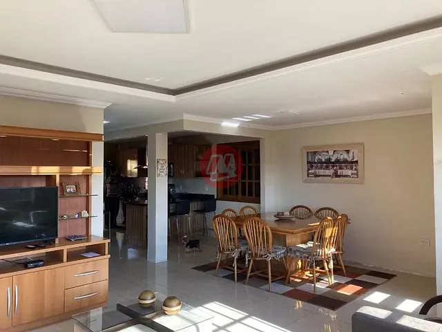 Casa com 300m² 3 quartos e 3 banheiros, à venda, no bairro Agronomia em Porto Alegre