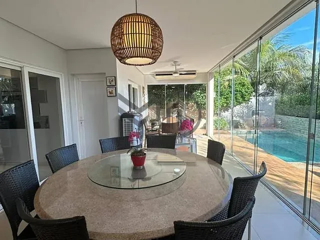 Casa com 450m² 4 quartos e 6 banheiros, à venda, no bairro Jardim Itália em Cuiabá
