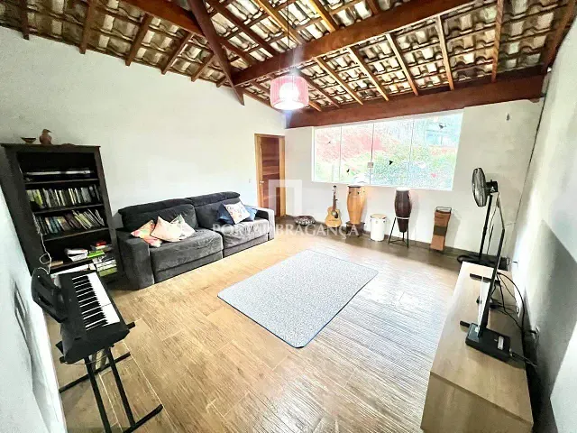 Casa com 1300m² 3 quartos e 2 banheiros, à venda, no bairro Bosques da Pedra em Bragança Paulista