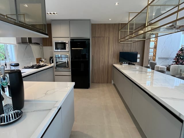 Casa com 333m² 4 quartos e 6 banheiros, à venda, no bairro Alphaville em Santana de Parnaíba