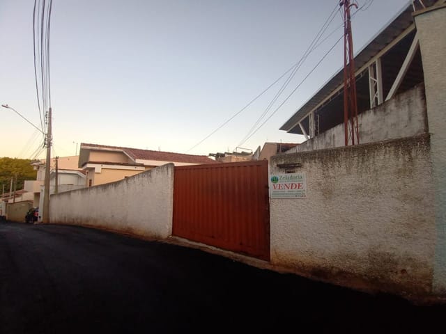 Casa com 200m² 3 quartos e 1 banheiro, à venda, no bairro Vila Zanetti em São João da Boa Vista