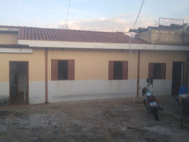 Casa com 200m² 3 quartos e 1 banheiro, à venda, no bairro Vila Zanetti em São João da Boa Vista