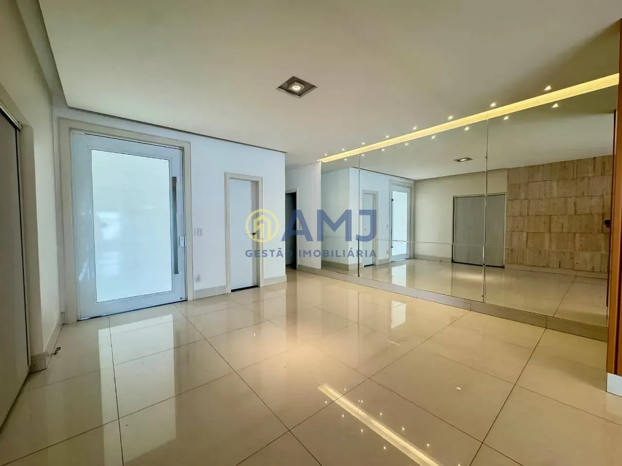 Casa, 3 quartos, 231 m² - Foto 2