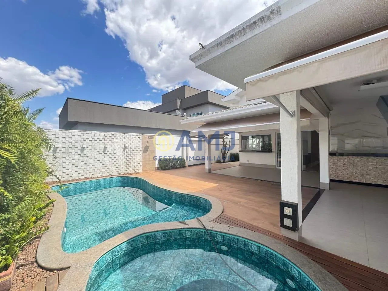 Casa, 3 quartos, 231 m² - Foto 1