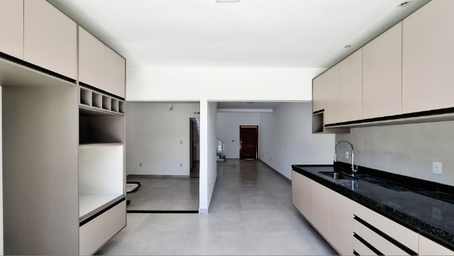 Casa 3 quartos e 4 banheiros, à venda, no bairro Barroco (Itaipuaçu) em Maricá