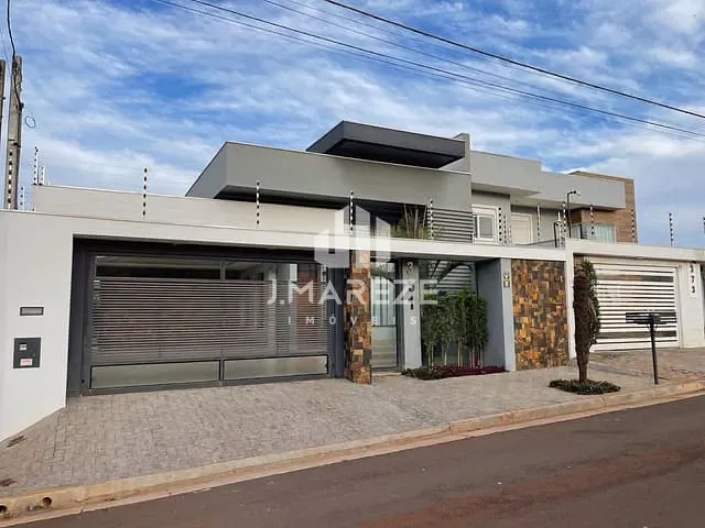 Casa 3 quartos e 4 banheiros, à venda, no bairro Jardim Menegazzo em Apucarana