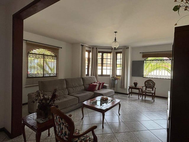 Casa com 500m² 4 quartos e 3 banheiros, à venda, no bairro Vila Valqueire em Rio de Janeiro