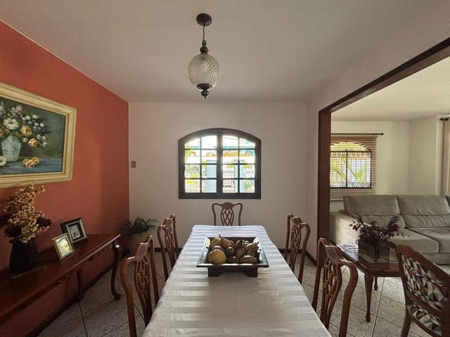 Casa com 500m² 4 quartos e 3 banheiros, à venda, no bairro Vila Valqueire em Rio de Janeiro