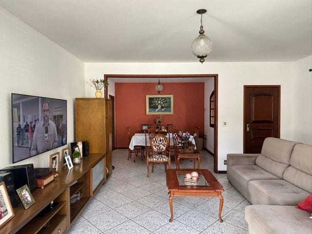 Casa com 500m² 4 quartos e 3 banheiros, à venda, no bairro Vila Valqueire em Rio de Janeiro