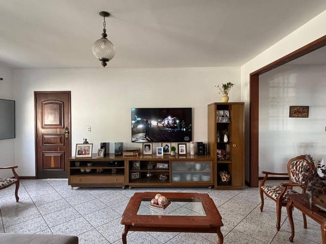 Casa com 500m² 4 quartos e 3 banheiros, à venda, no bairro Vila Valqueire em Rio de Janeiro
