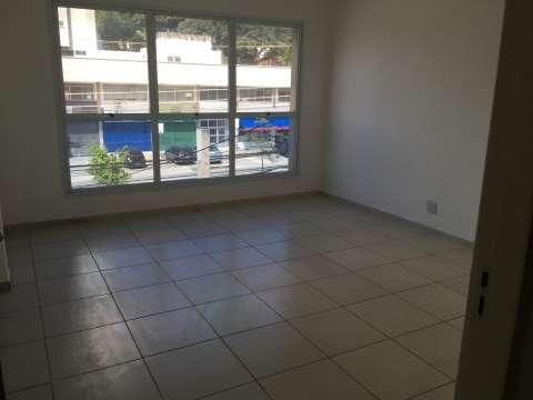 Casa com 590m², para alugar, no bairro Butantã em São Paulo