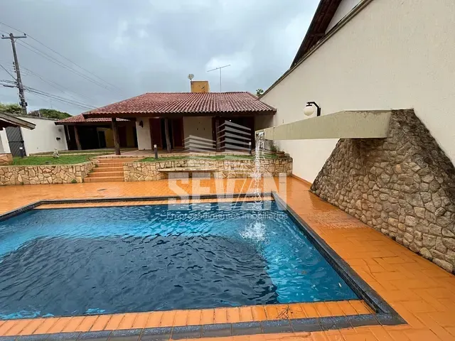 Casa com 300m² 2 quartos e 3 banheiros, à venda, no bairro Jardim Estoril em Bauru