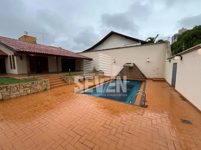 Casa com 300m² 2 quartos e 3 banheiros, à venda, no bairro Jardim Estoril em Bauru
