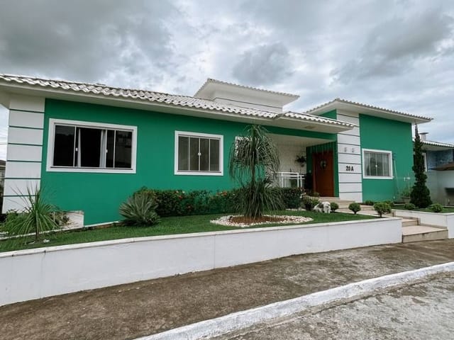 Casa com 330m² 4 quartos e 6 banheiros, à venda, no bairro Vale dos Cristais em Macaé