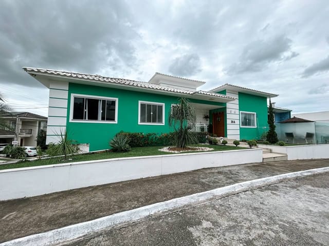 Casa com 330m² 4 quartos e 6 banheiros, à venda, no bairro Vale dos Cristais em Macaé