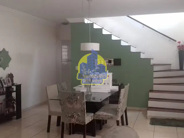 Casa com 228m² 3 quartos e 4 banheiros, à venda, no bairro Jardim D Abril em Osasco
